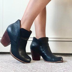 Kork-Ease Castaneda 9.5 Black Ankle Booties